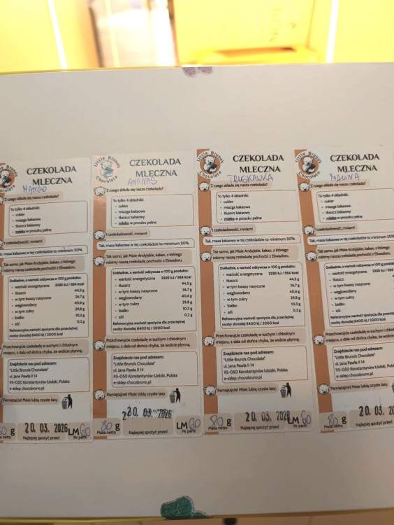 Skład zestawu pralin od serca - Czekolada mleczna z ananasem, mango, truskawką i maliną 80g x 4