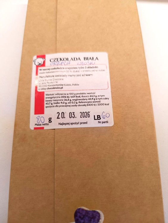 skład czekolady białej z orzechami włoskimi