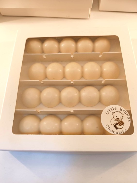Praliny marcepanowe w czekoladzie białej - 200g