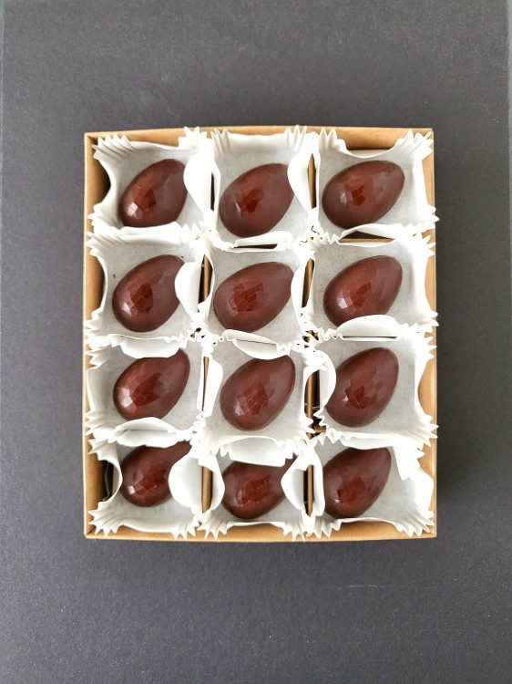 Mleczne pół-pisanki z misiowego lasu -  jajeczka czekoladki mleczne (24x5,5g)