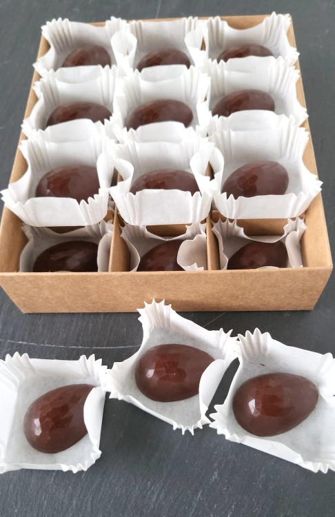 Mleczne pół-pisanki z misiowego lasu -  jajeczka czekoladki mleczne (24x5,5g)